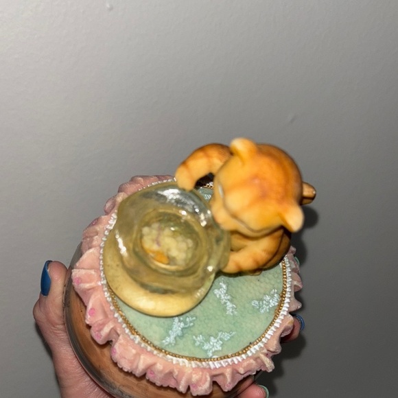 Adorable Cat Figurine with candle - Picture 7 of 8